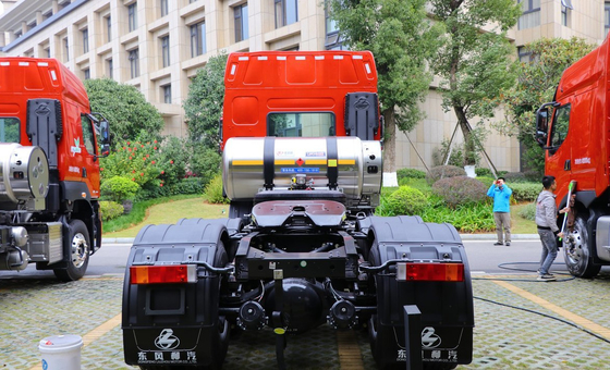 Dongfeng Chenglong 40 Ton 6 * 4 Tipper Dump Truck 375HP CH4250LNG