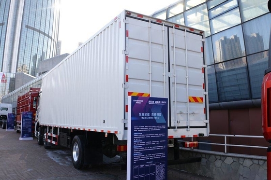9.6 เมตร Sinotruk HOWO Cargo Box Truck MAX 330HP 6X2