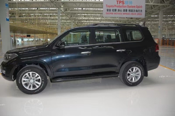 ในสต็อก SUV ออฟโรดขนาดใหญ่พลังงานพื้นที่ขนาดใหญ่การผลิตยานยนต์สามสีเทคโนโลยีเครื่องยนต์ขั้นสูง