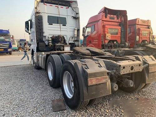 Sinotruk Sitrak C7H ใช้รถบรรทุกสำหรับงานหนัก 540HP 6 * 4 MAN Engine ZF Gearbox