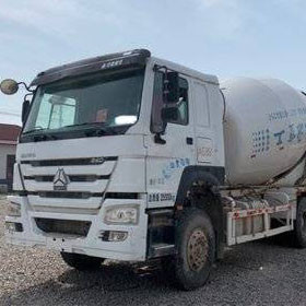 เครื่องผสมคอนกรีต Sinotruk 14m3 ใช้รถบรรทุกสำหรับงานหนัก Euro 4 340HP
