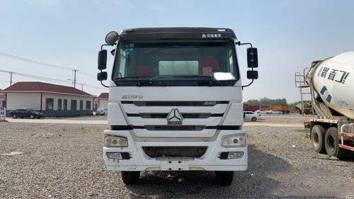 เครื่องผสมคอนกรีต Sinotruk 14m3 ใช้รถบรรทุกสำหรับงานหนัก Euro 4 340HP