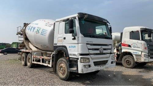 เครื่องผสมคอนกรีต Sinotruk 14m3 ใช้รถบรรทุกสำหรับงานหนัก Euro 4 340HP