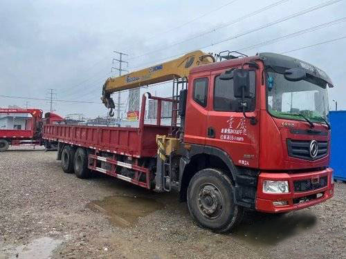 Yuchai Dongfeng Crane ใช้รถบรรทุกสำหรับงานหนัก FAST 9 Speed ​​Manual