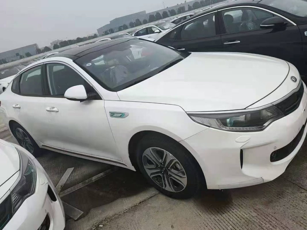 Kia K5 Hybrid 2.0L GLS 6 Speed ​​AT Sedan ใช้รถขนาดกลาง 115kw